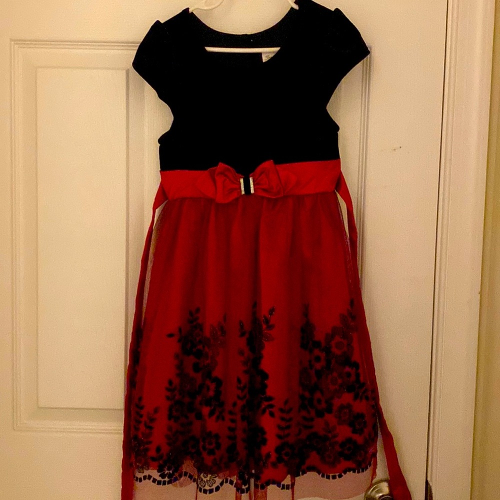 Girl dress size 5 Red color